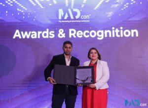 Rishikesh Lokapure receiving the award at MADcon ‘19