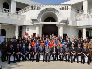 Pic 1 -Shri Hardeep Singh Puri, HMCA, senior officials from MoCA along with the of bravehearts of Air India Wuhan Mission (China)