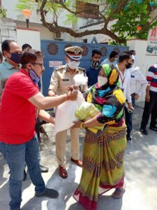 Muthoot Group free food distribution drive (2)
