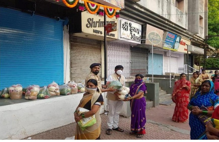 Pune Police Chatushrungi police distribute