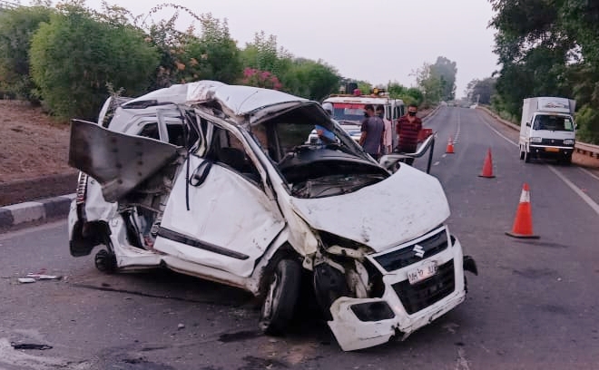 Car accident Karad Pune couple