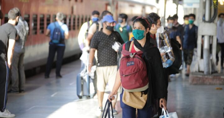 Kashmiri students at Pune station