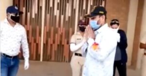 Pune policeman gets rousing welcome after defeating Corona