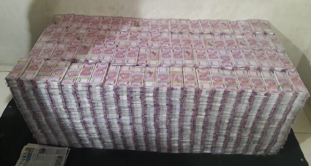 Fake notes racket busted in Pune