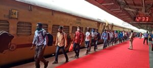 Jharkhand labourers going to Ladakh