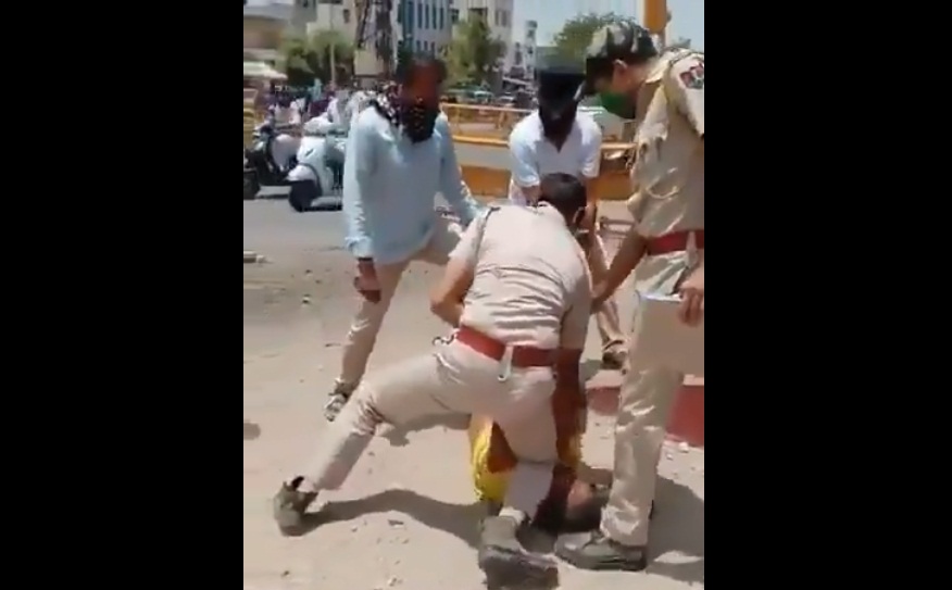 Jodhpur police put leg on neck of a man for not wearing mask