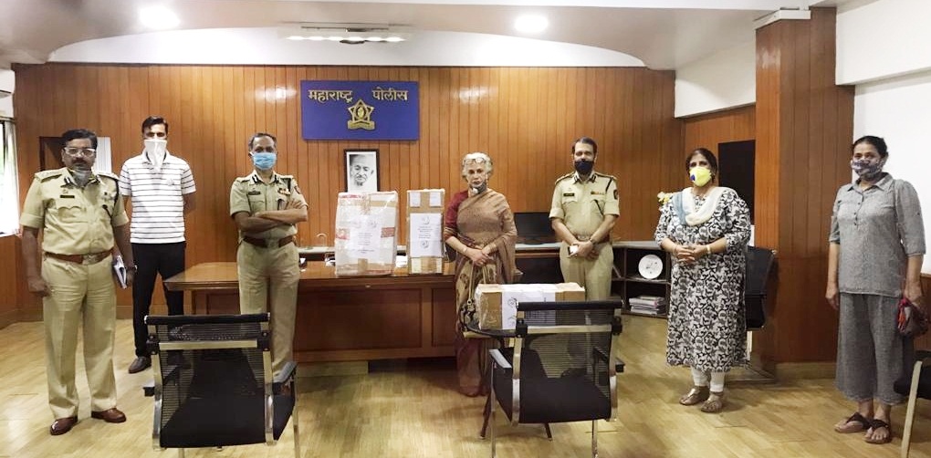 Kalyani Nagar citizens forum donates to Pune police