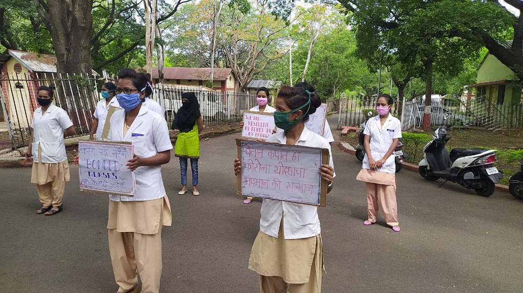 Nurses protest salary cut during Corona epidemic