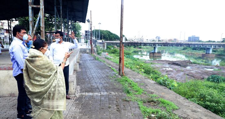 PCMC mayor during visit for inspection of pre-monsoon work