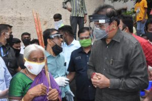 Home Minister meets Shanta Pawar