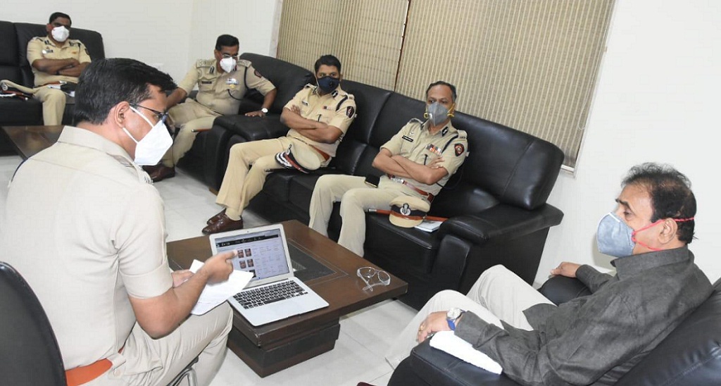 Pune police Anil Deshmukh