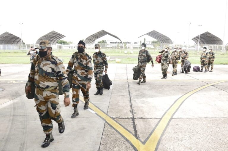 Pune: Indian Army Engineers Airlifted to Flood Affected Nagpur ...
