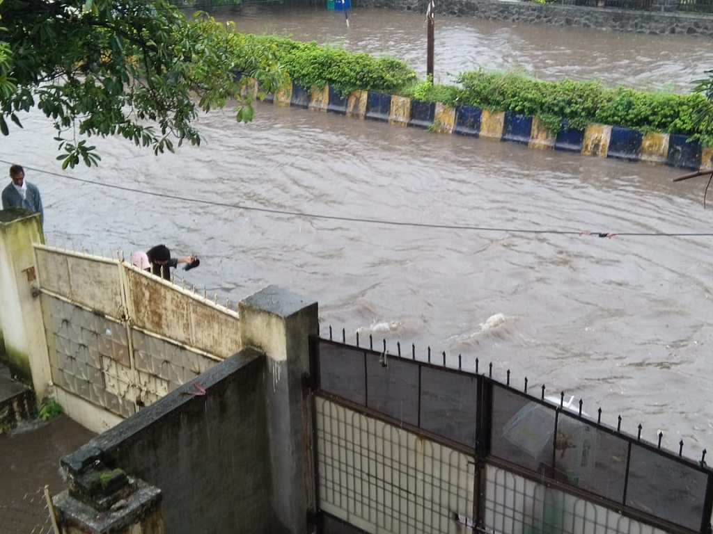 BT Kawde Road under water