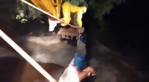 indapur man rescued from flood