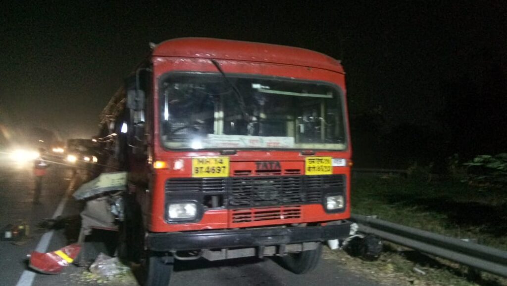 ST BUS ACCIDENT Mumbai Pune Expressway