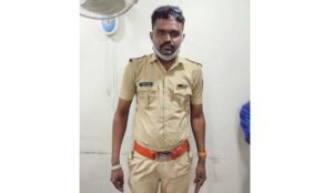 fake police officer arrested in pune