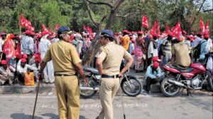 10,000 Farmers Gather At Azad Maidan
