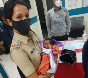 pune police officer Madhura Korane rescues abandoned baby