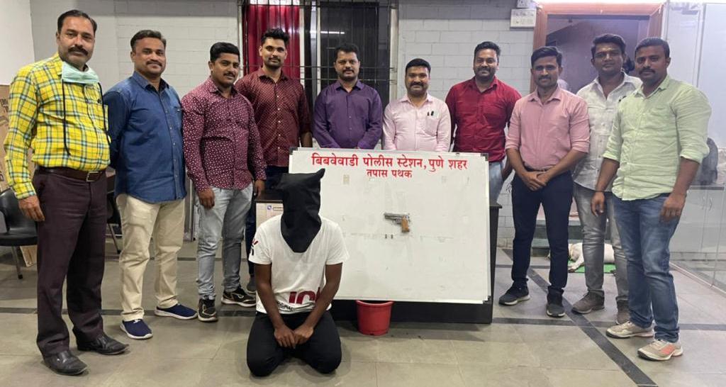 Bibvewadi Police Arrest Youth With Pistol