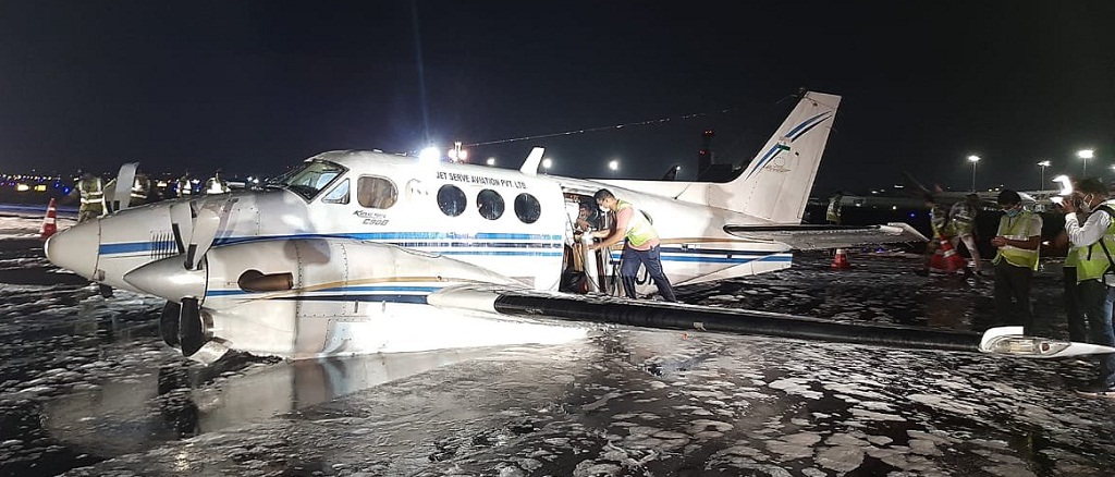 Mumbai airport emergency landing