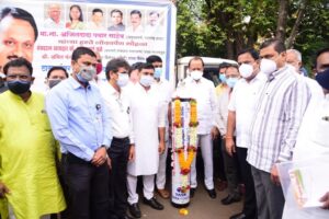 Tata Power handing over Oxygen cylinders in Mulshi, Pune