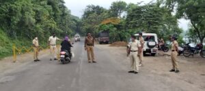 Pune police checking people near Khadakwasla dam