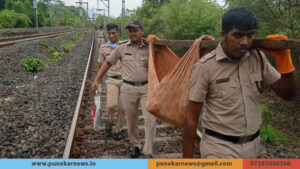 Railway Police Officials Carry Injured Woman On Shoulders For 4 Km