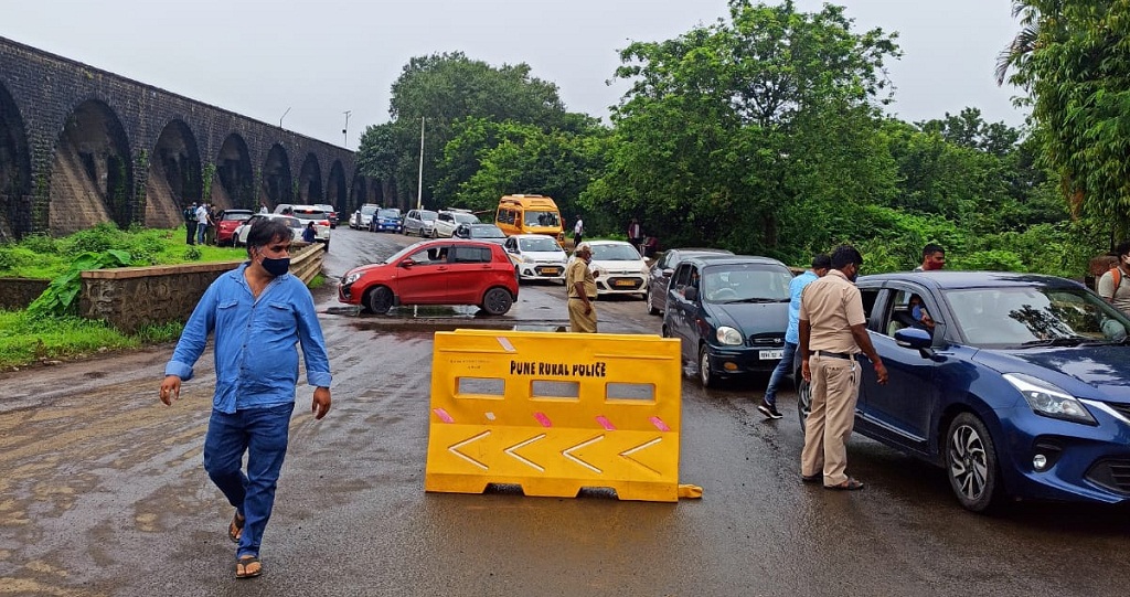 lonavla police action against tourists