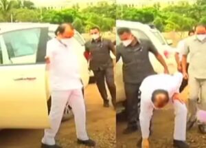 Ajit Pawar picks garbage after getting down from car