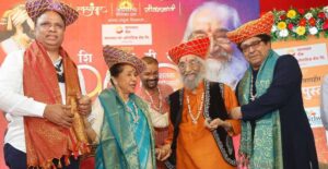 Babasaheb Purandare Asha Bhosale Raj Thackeray
