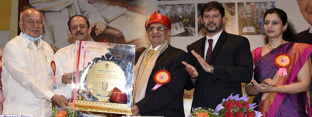 Cyrus Poonawalla gets Lokmanya Tilak Award In Pune