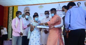 Divyang Jan in Hingoli receive assistive devices