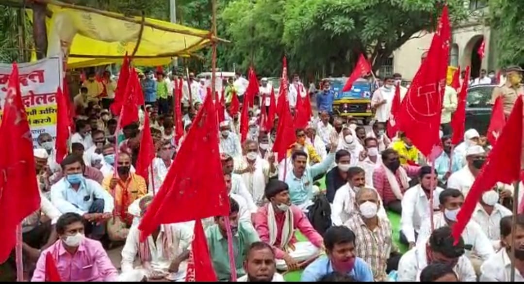 Farmers Protest In Pune For Crop Insurance Claim