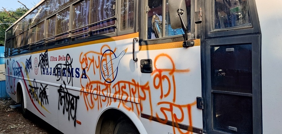 Angry Shiv Sainiks Write "Chhatrapati Shivaji Maharaj Ki Jai