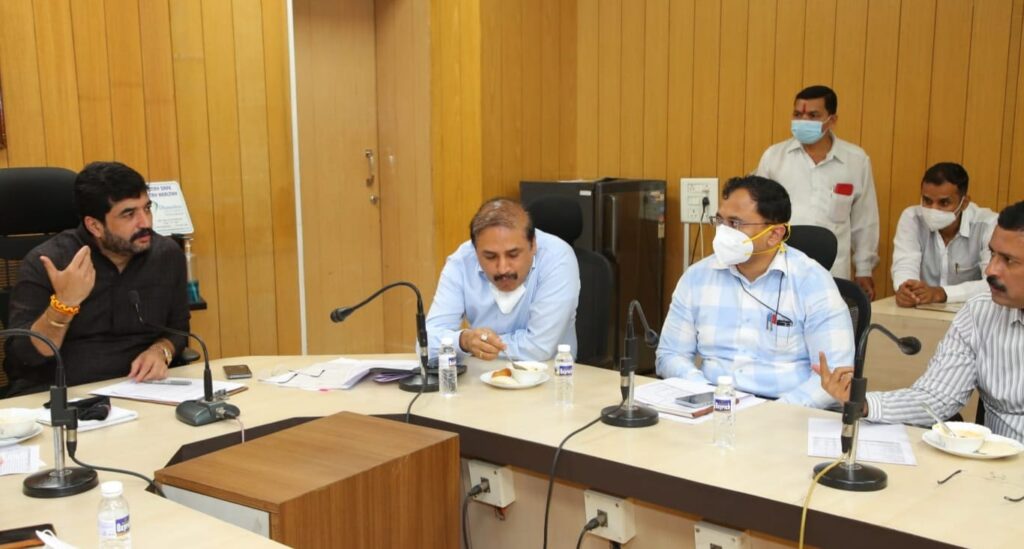 Pune Mayor Meeting On Raising Covid Cases 1