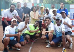 Winner team Tennis Nuts with chief guest