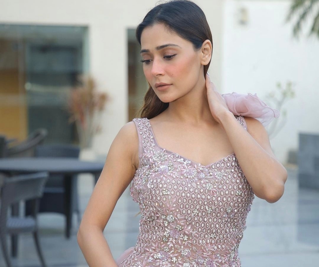 Sara Khan Sex Video - Instead of Wearing a Burqa, You Should Put A Veil of Shame On Your Eyesâ€,  Says Sara Khan in Old Viral Video â€“ Punekar News