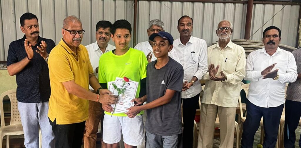 Boys Doubles winner Anshit Deshpande and Aryan Chandankheda received the award from chief guest.