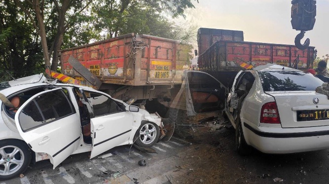 Four students killed in accident on Pune Mumbai Expressway