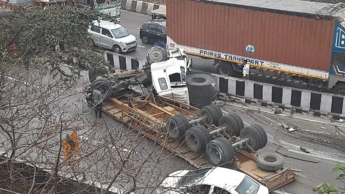 pune mumbai expressway accident