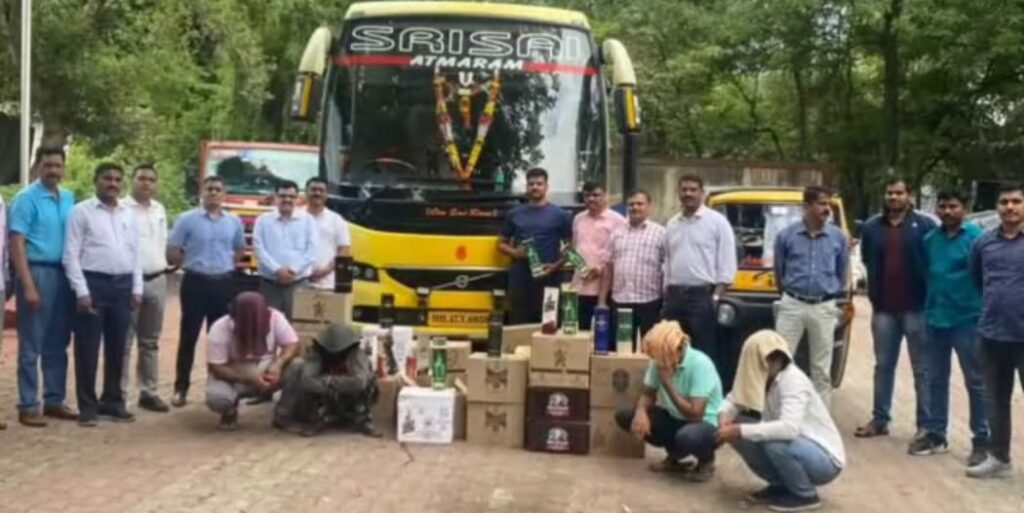 Excise Department Siezed Liquor In Pune in Bus
