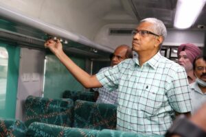 GM CR Inspect Deccan Queen