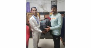 Pune Railway Officer return lost bag