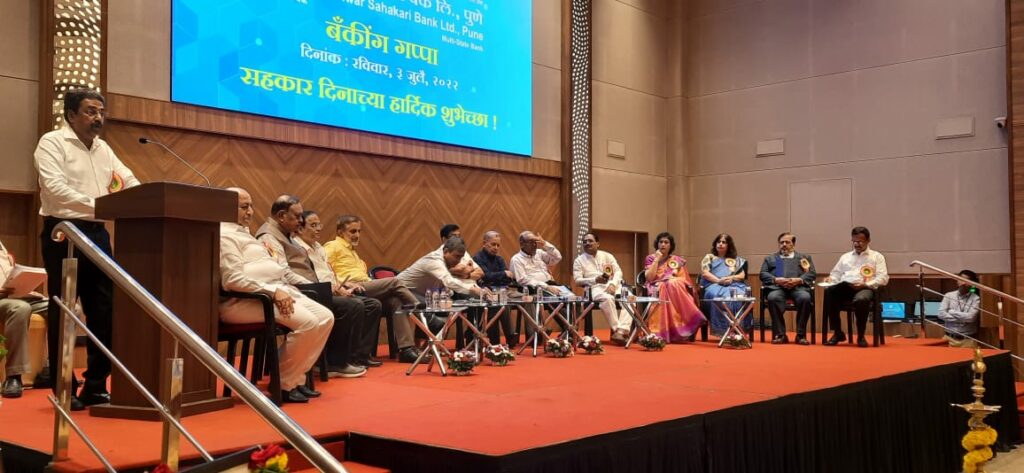 Anil Gadve addressing the audience
