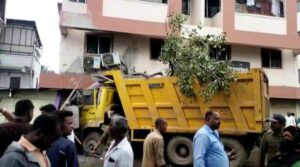 Dumper Truck Rammed Into A Shop In Bhosari