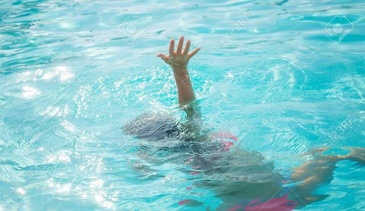 Pimpri-Chinchwad: 17 people hospitalised following chlorine gas leak at swimming  pool - India News