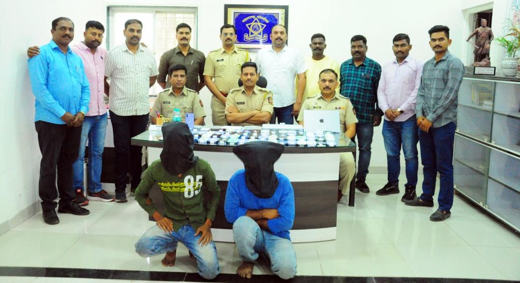 lonikand police recover stolen iphone, ipad Wagholi Pune