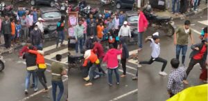 youths clash in daylight in Pune, video goes viral