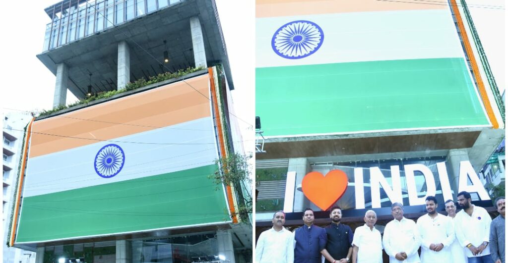 Netsurf hoisted one of the largest Indian flags in Pune headquarters
