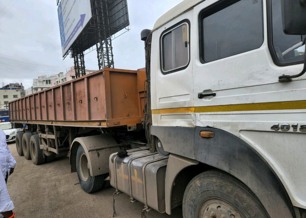 Loni Kalbhor Accident